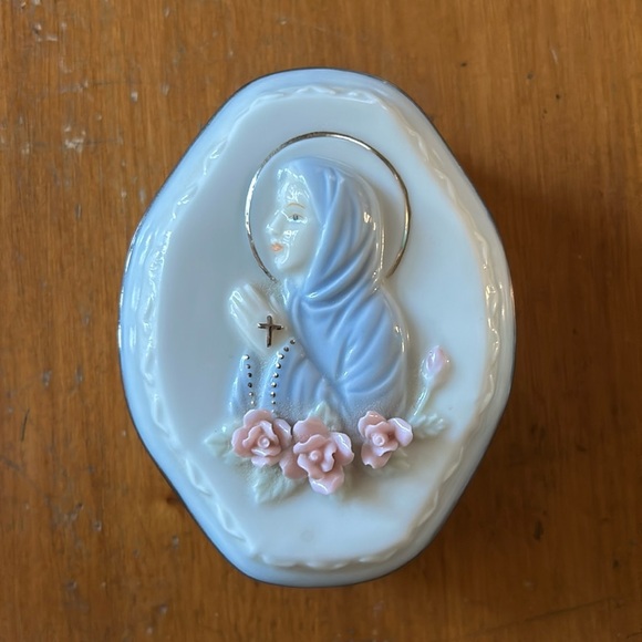 Rosary in a beautiful Blessed Mary Ceramic storage Box ~ NEW without box - Picture 1 of 8